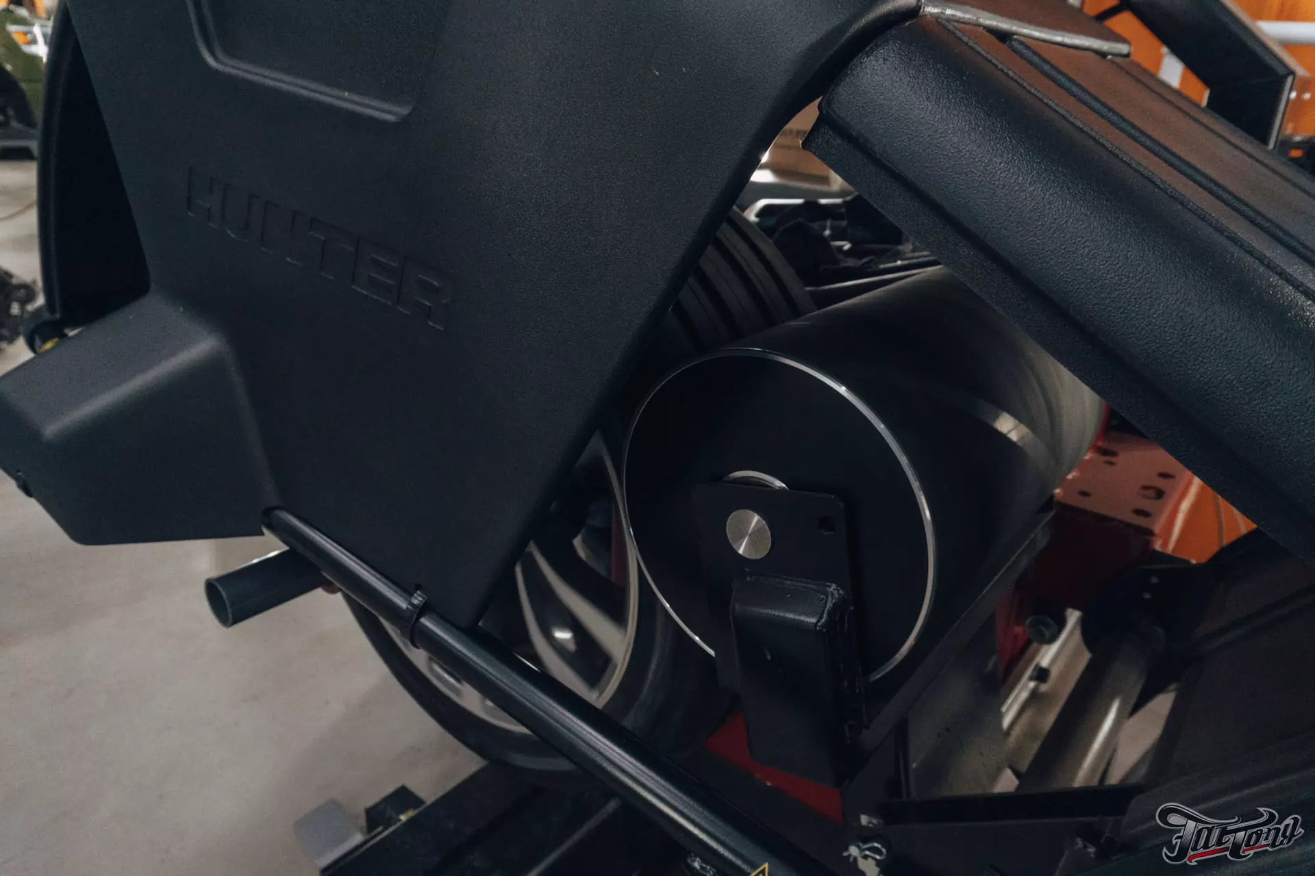 BMW X5. Шиномонтаж и балансировка колес на оборудовании Hunter
